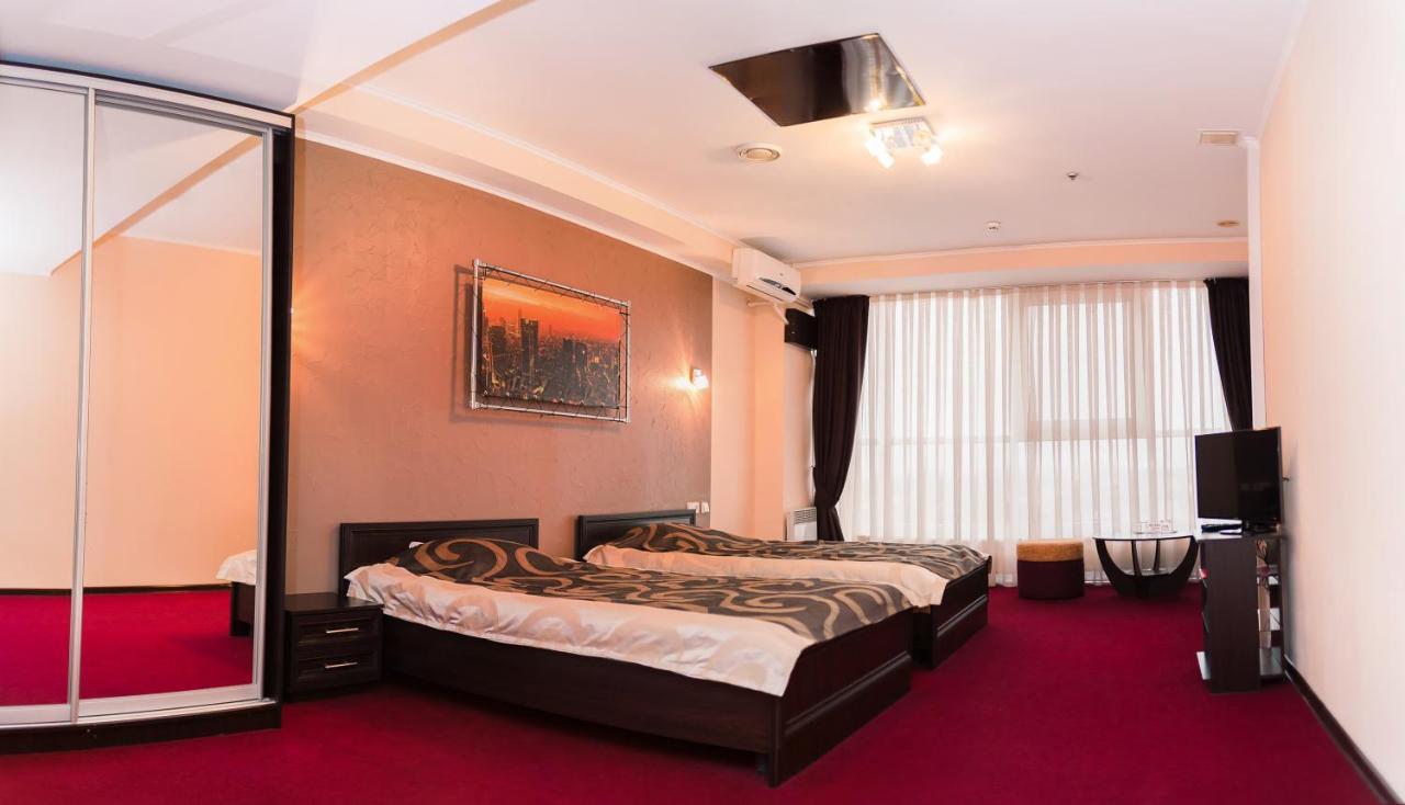 Mark Plaza Hotel Mykolaiv Dış mekan fotoğraf
