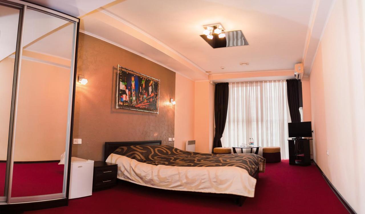 Mark Plaza Hotel Mykolaiv Dış mekan fotoğraf
