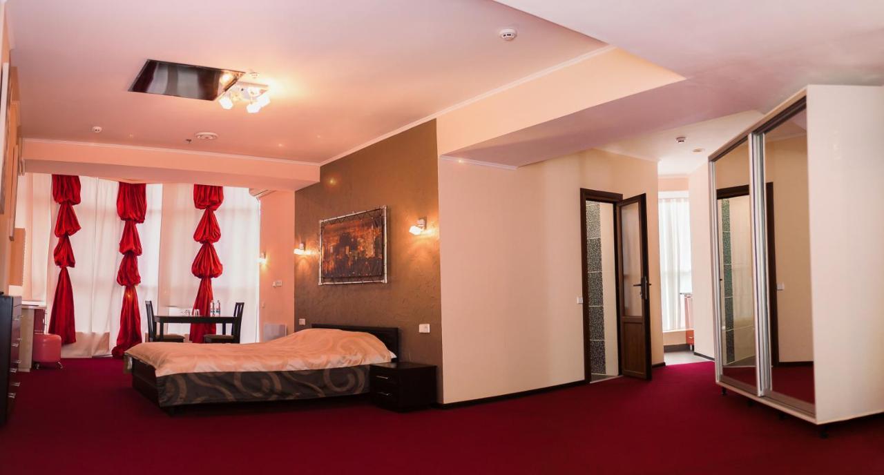 Mark Plaza Hotel Mykolaiv Dış mekan fotoğraf